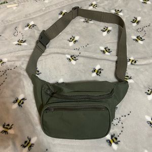 🌞2 for $25🌞 NWOT Garage army green fanny pack